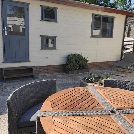 푸텐 Een Gezellige Chalet Met Zonnige Buitenruimte Op De Veluwe! 빌라 외부 사진