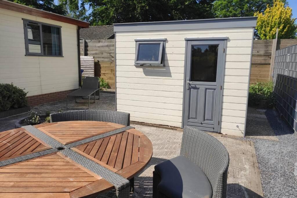 푸텐 Een Gezellige Chalet Met Zonnige Buitenruimte Op De Veluwe! 빌라 외부 사진