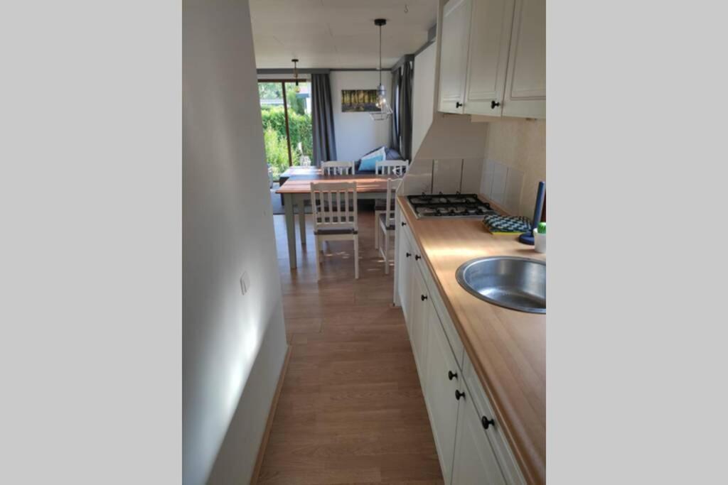 푸텐 Een Gezellige Chalet Met Zonnige Buitenruimte Op De Veluwe! 빌라 외부 사진