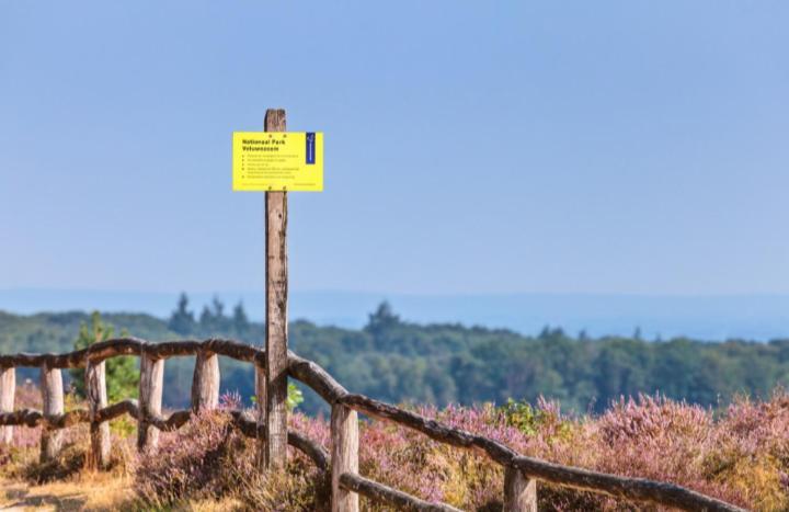 푸텐 Een Gezellige Chalet Met Zonnige Buitenruimte Op De Veluwe! 빌라 외부 사진